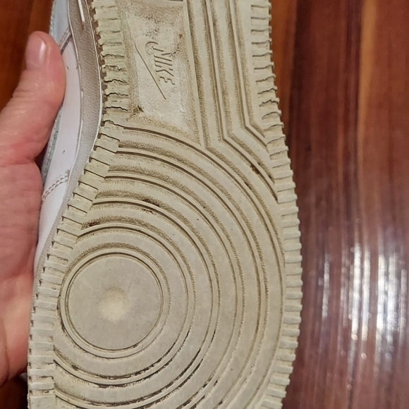 NIKE AIR FORCE LOW TRIPLE WHITE Size 6.5 Y - Picture 11 of 16